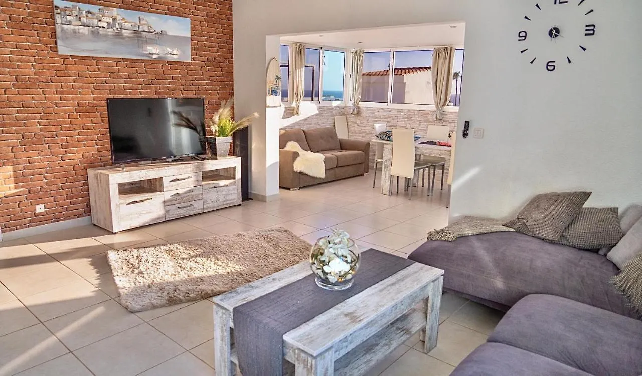 קיאו סלבאחה Lovely 4-Bed Villa With Ocean Views In Sueno Azul ספרד